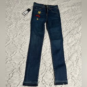 Veronica Beard Kate Skinny Jean Vintgae Fray w/ Patches